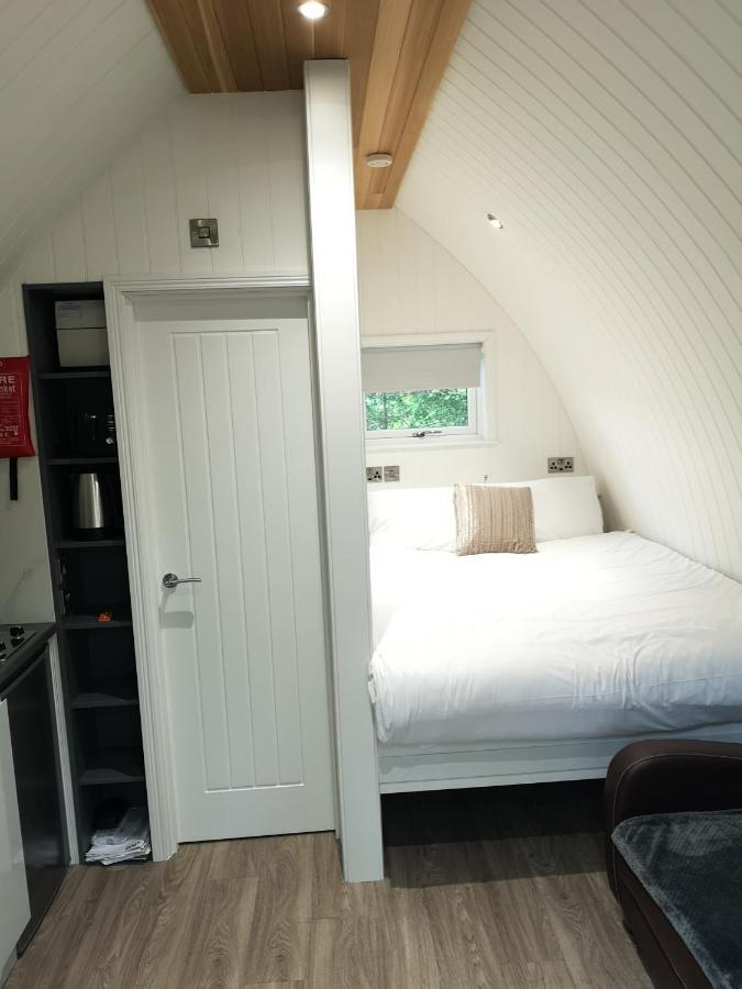 The Pod-Hot Tub-Woodland Lodges-St Clears-Кармартън Екстериор снимка
