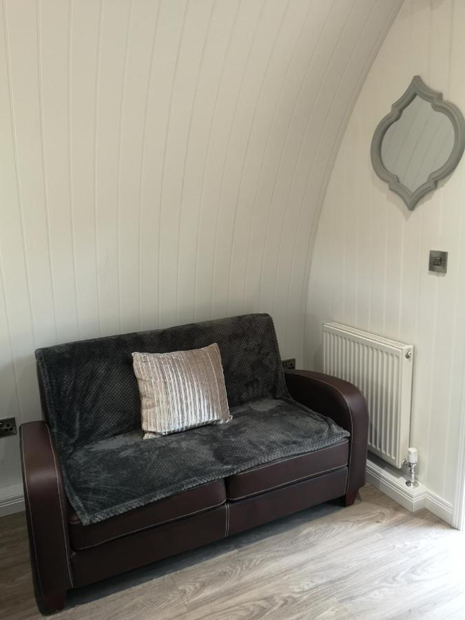The Pod-Hot Tub-Woodland Lodges-St Clears-Кармартън Екстериор снимка