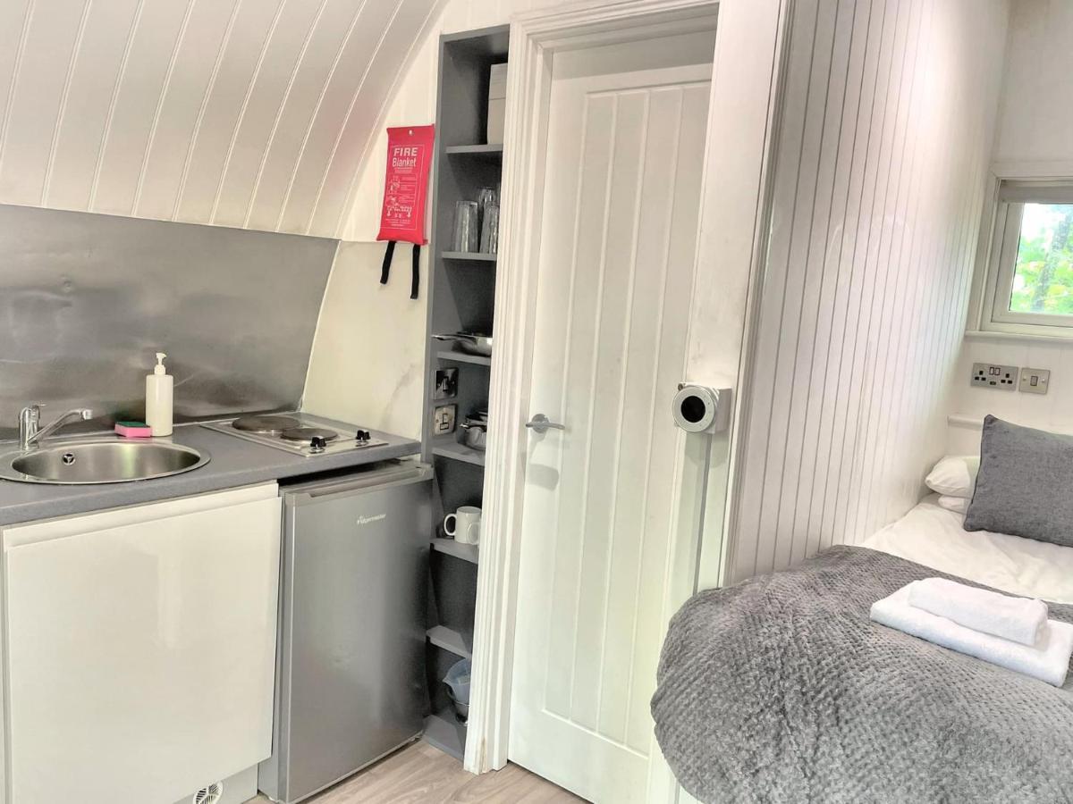 The Pod-Hot Tub-Woodland Lodges-St Clears-Кармартън Екстериор снимка